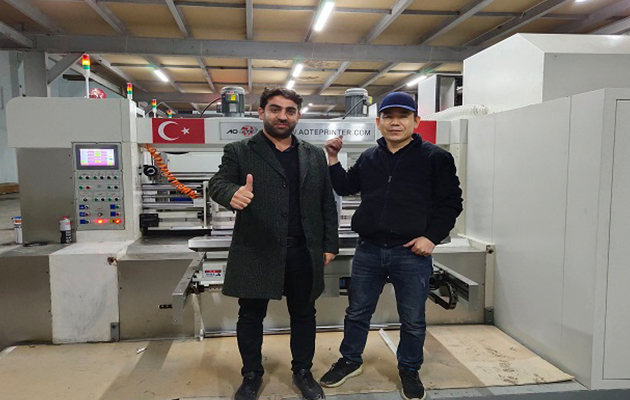 ZYKM III型高速全自动印刷开槽模切机（高清型）在土耳其工作剪影
