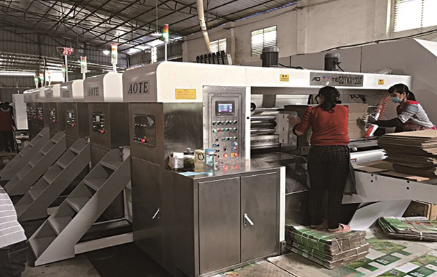 ZYKM IV型（固定式）高速印刷开槽模切粘箱捆扎生产线在福建工作剪影
