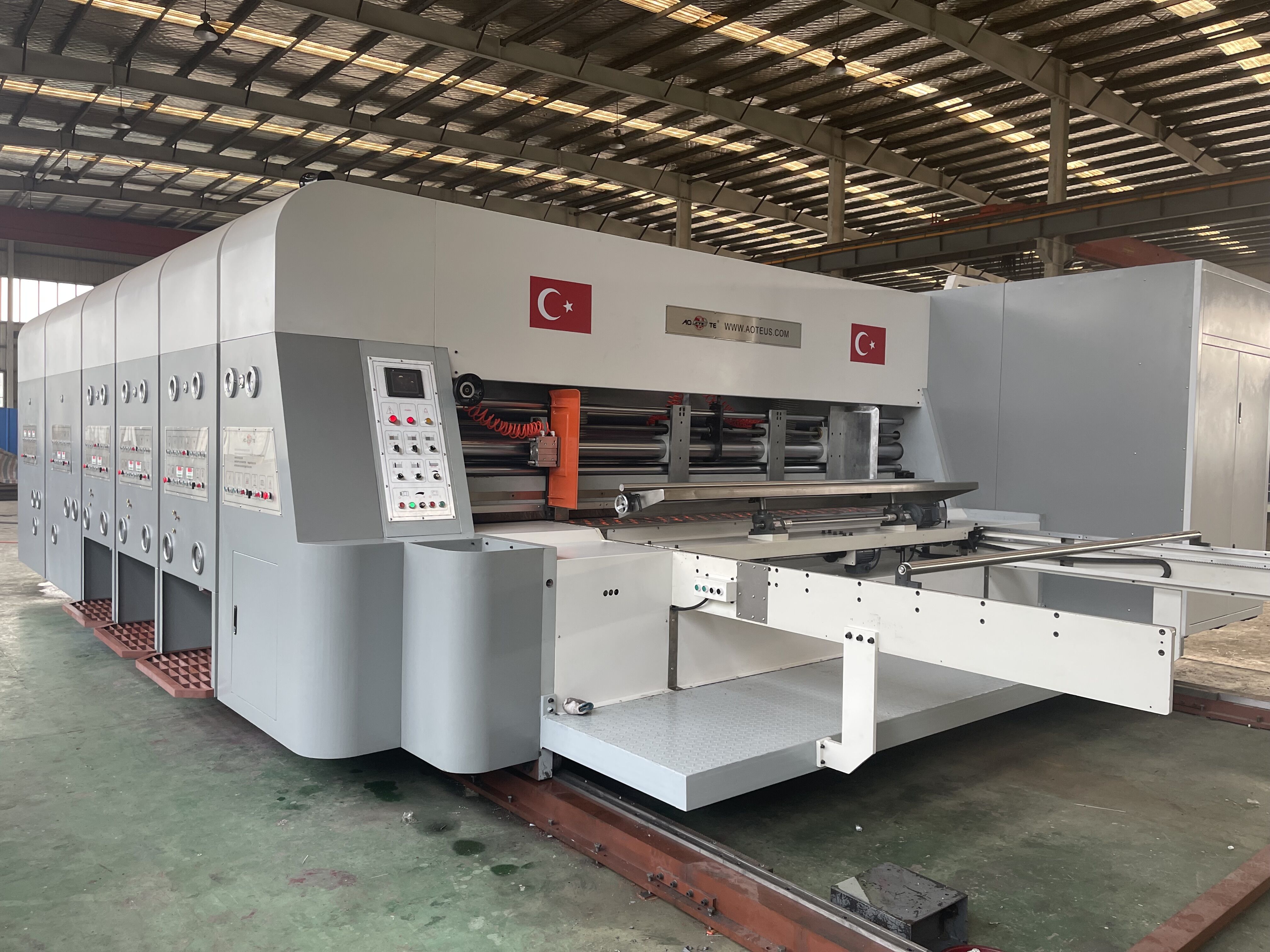 ZYKM II 型2500X3600高速全自动印刷开槽模切机发往土耳其