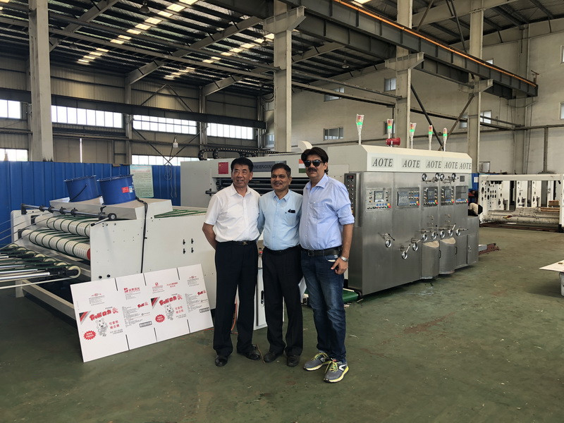 2018年6月，印度代理“RADHE PACKAGING”来我公司验收购买的ZYKM I型高速全自动印刷开槽模切机