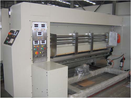 我公司发往苏丹的ZYKM III型高速全自动印刷开槽模切机